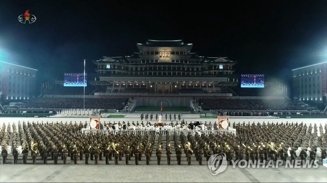 Binh lính Triều Tiên tham gia theo đội hình ở cuộc duyệt binh sáng sớm 10/10. Sự kiện được tổ chức tại quảng trường Kim Nhật Thành ở thủ đô Bình Nhưỡng.
