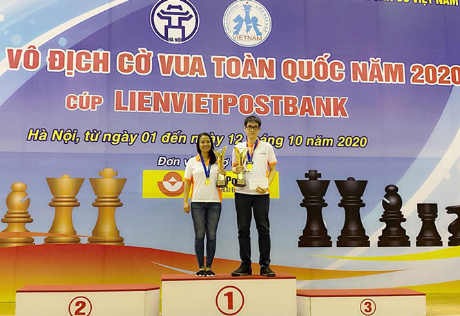 Hai vợ chồng kỳ thủ Phạm Lê Thảo Nguyên - Nguyễn Ngọc Trường Sơn giành ngôi vô địch cờ nhanh và cờ chớp.