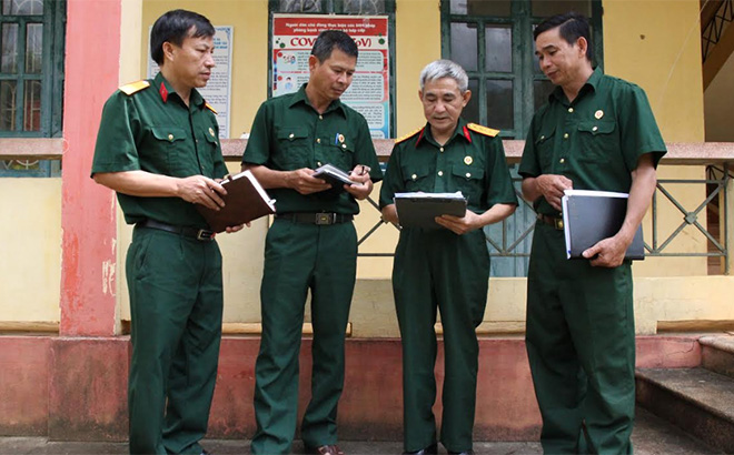 Lãnh đạo Hội Cựu chiến binh huyện Trạm Tấu triển khai việc tuyên truyền Luật Phòng, chống tham nhũng tại các cấp Hội cơ sở.