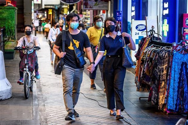 Người dân đeo khẩu trang phòng lây nhiễm COVID-19 tại Bangkok, Thái Lan ngày 8/5/2020.