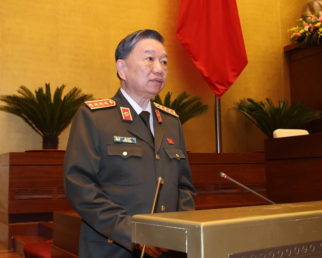 Bộ trưởng Bộ Công an Tô Lâm, thừa ủy quyền của Thủ tướng Chính phủ trình bày Báo cáo công tác phòng ngừa, chống tội phạm và vi phạm pháp luật năm 2020.