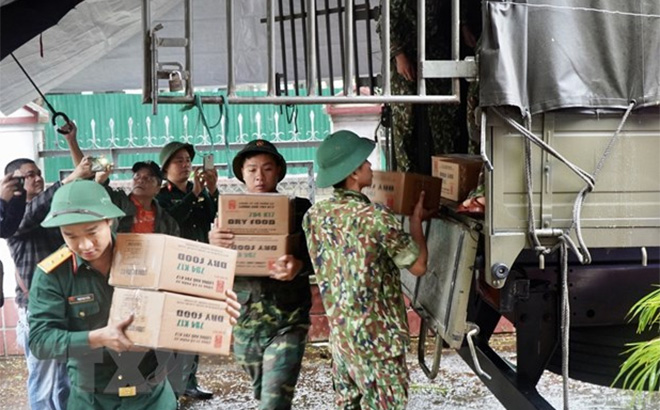 Phân bổ hàng hóa, thiết bị hỗ trợ nhân dân tại Thừa Thiên-Huế.