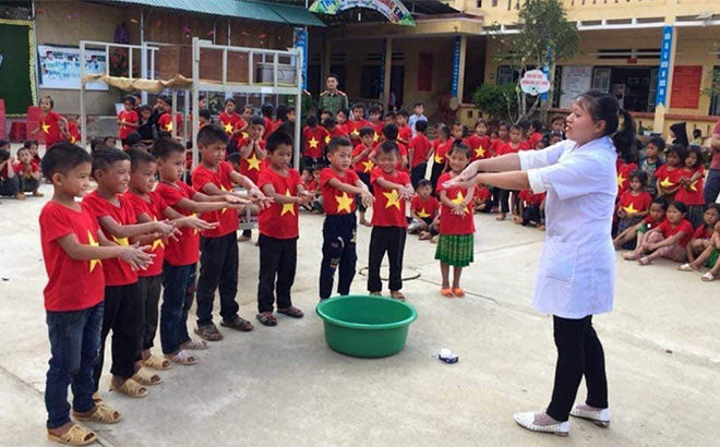 Một buổi hướng dẫn kỹ năng sống cho trẻ em huyện Mù Cang Chải.