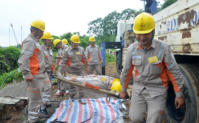 Công ty Điện lực Yên Bái thường xuyên tổ chức diễn tập các phương án PCCC & CNCH cho cán bộ, công nhân viên trong đơn vị.