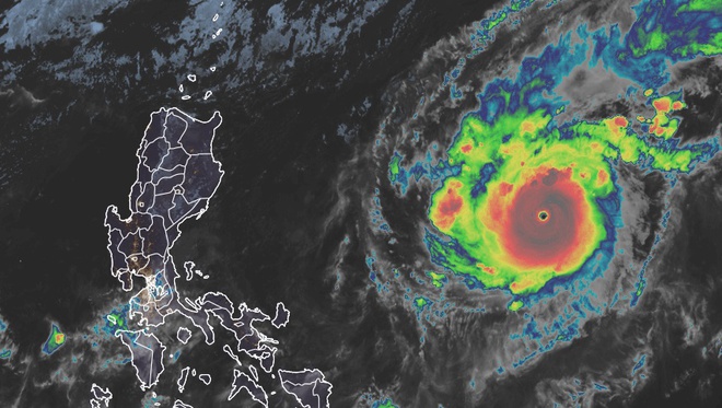 Goni đã mạnh lên, trở thành cơn bão mạnh nhất trên Trái Đất năm 2020.