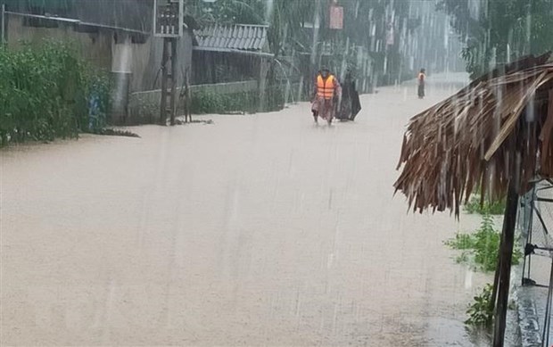 Nhiều tuyến đường ở xã Cẩm Mỹ (huyện Cẩm Xuyên, Hà Tĩnh) bị ngập lụt.