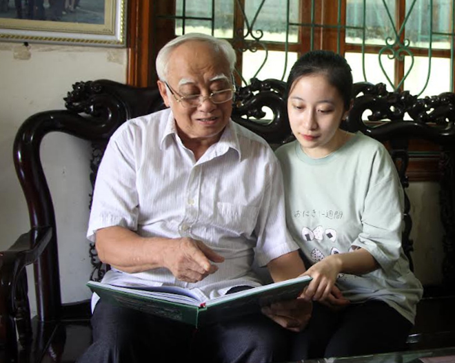 Vu Dinh Xuat, head of the Vu family in Nghia Lo town, always spends time with his children and grandchildren, encouraging them to study well.