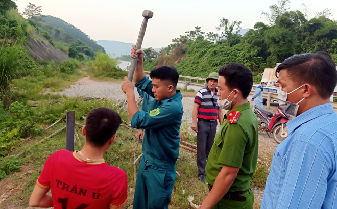 Các lực lượng được huy động, tập trung rà soát, rào các lối mở tự phát trên toàn bộ 54km tuyến cao tốc qua địa bàn huyện.