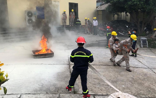 PCYB phối hợp với lực lượng PCCC chuyên nghiệp thực hiện diễn tập PCCC&CNCH tại Trạm biến áp 110kV Yên Bái 2.