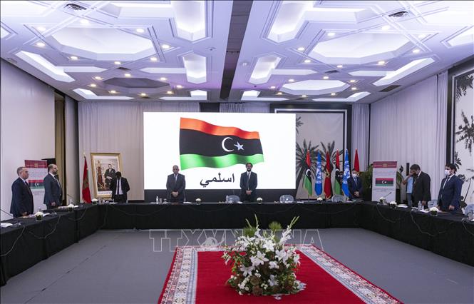 Đại diện các phe đối địch ở Libya tham dự cuộc đàm phán tại Rabat, Maroc, ngày 30/9/2021.