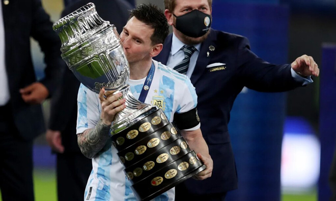 Messi sáng cửa giành Quả Bóng Vàng sau khi vô địch Copa America cùng Argentina.