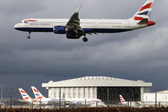 Máy bay British Airways cất cánh từ sân bay Heathrow, London, hồi tháng 2.