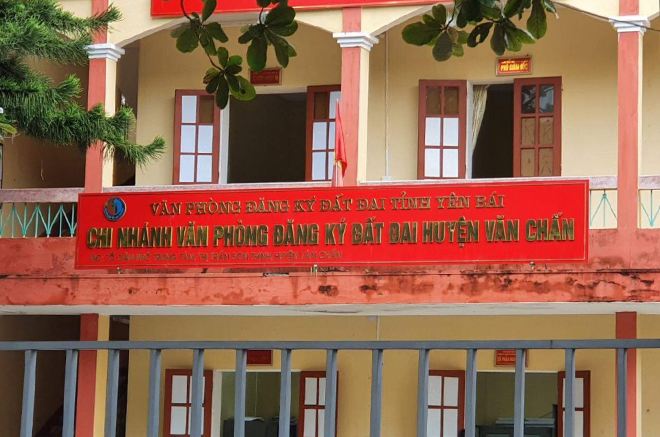 Chi nhánh Văn phòng đăng ký đất đai huyện Văn Chấn - nơi 3 cán bộ bị khởi tố.