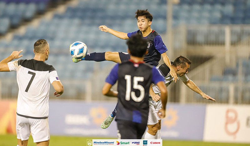 Tuyển Campuchia (xanh-đen) thắng Guam 3-1 sau hai lượt trận Play off tại Bahrain.