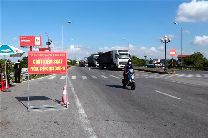 Hoạt động vận tải hành khách lưu thông nội tỉnh Nam Định vẫn duy trì. Ảnh minh họa.