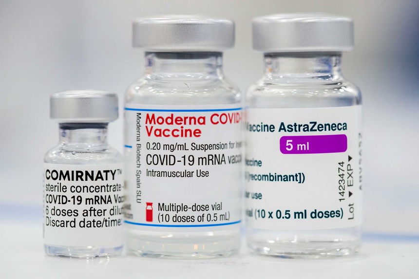 Các tác giả nhận thấy nguy cơ gây tác dụng phụ ở ba vaccine Pfizer, Moderna, AstraZeneca là như nhau.