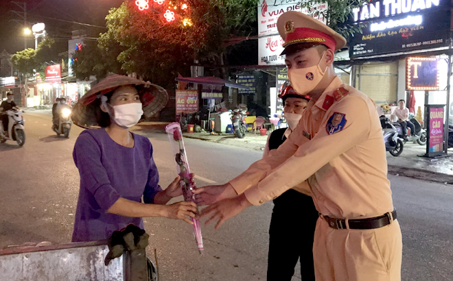Cảnh sát giao thông Văn Yên: Chúng ta hãy dành sự cảm kích và tôn vinh những chiến sĩ cảnh sát giao thông tại Văn Yên, họ đã đóng góp không nhỏ để bảo vệ an toàn trên đường. Hãy cùng xem hình ảnh của họ và biết thêm về công việc tuyệt vời của họ.