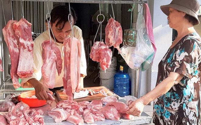 Giá lợn thịt lợn hơi xuất chuồng còn 35.000-40.000 đồng/kg, đây là mức giá thấp kỷ lục trong 4 năm trở lại đây.