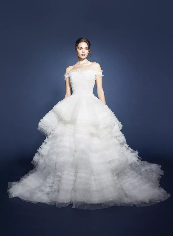 4 mẫu váy cưới màu xám mới lạ cho ngày cưới độc đáo của cô dâu