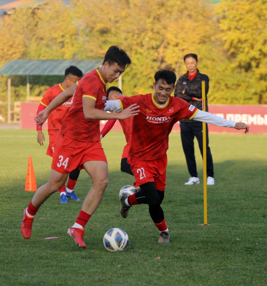 Bùi Hoàng Việt Anh và Lê Xuân Tú (từ trái sang) sẽ là những trụ cột của U23 Việt Nam ở giải sắp tới.