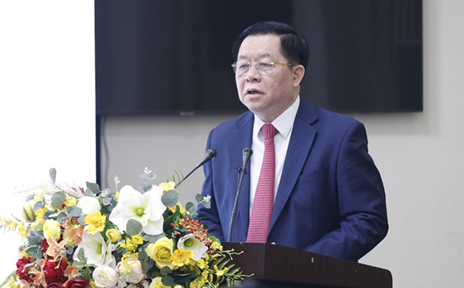 Đồng chí Nguyễn Trọng Nghĩa, Bí thư Trung ương Đảng, Trưởng Ban Tuyên giáo Trung ương phát biểu chỉ đạo tại Hội thảo.