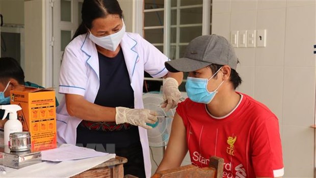 Tiêm vaccine phòng COVID-19 cho người dân xã miền núi Đăng Hà, huyện Bù Đăng, Bình Phước.