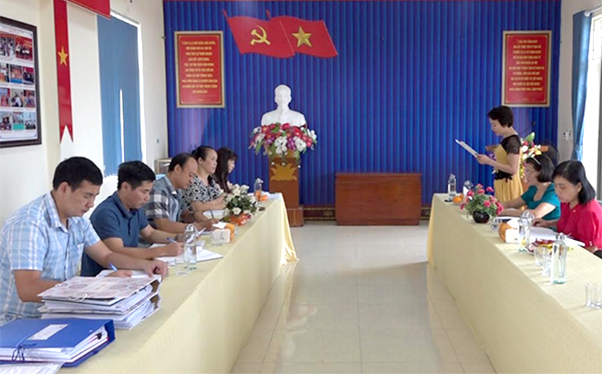 Đoàn kiểm tra của Cơ quan Kiểm tra - Thanh tra thành phố Yên Bái kiểm tra tại Đảng bộ Sự nghiệp Truyền thông và Văn hóa thành phố.