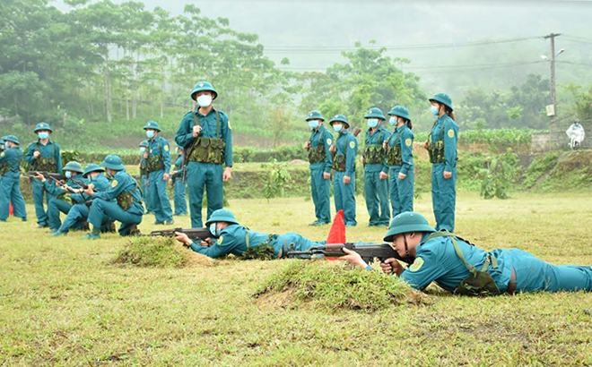 Huấn luyện lực lượng dân quân tại huyện Lục Yên.