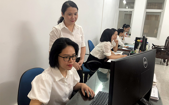 Trang phục công sở - Tạo dựng nét đẹp văn hóa