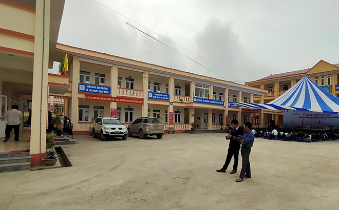 Trường PTDT bán trú Tiểu học Tà Ghênh được đầu tư cơ sở vật chất khang trang giúp thầy và trò ổn định sinh hoạt nâng cao chất lượng dạy học.