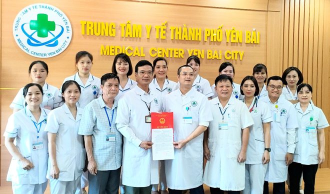 Các thành viên Tổ Chăm sóc chỉ số hạnh phúc về y tế tại Trung tâm Y tế thành phố Yên Bái