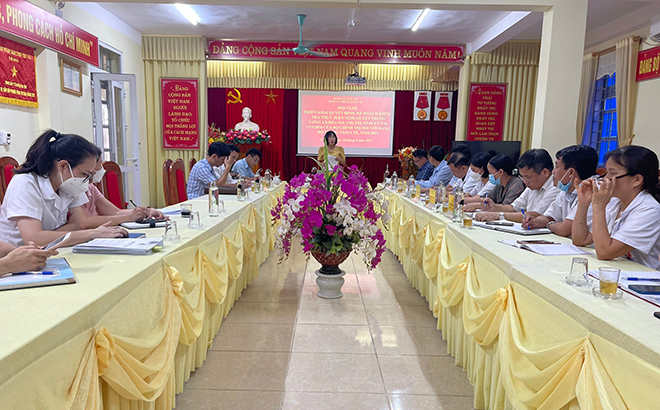 Quang cảnh môt buổi làm việc của UBKT Huyện ủy Văn Yên.