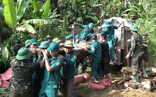 Quả bom được đưa đi phá hủy.