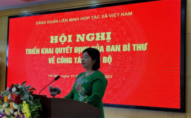 Bà Cao Xuân Thu Vân phát biểu nhận nhiệm vụ.