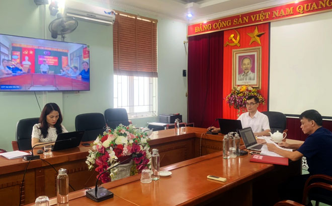 Đảng Ủy Khối cơ quan và doanh nghiệp tỉnh dự sinh hoạt Chi bộ VNPT Văn Yên bằng hình thức trực tuyến.


