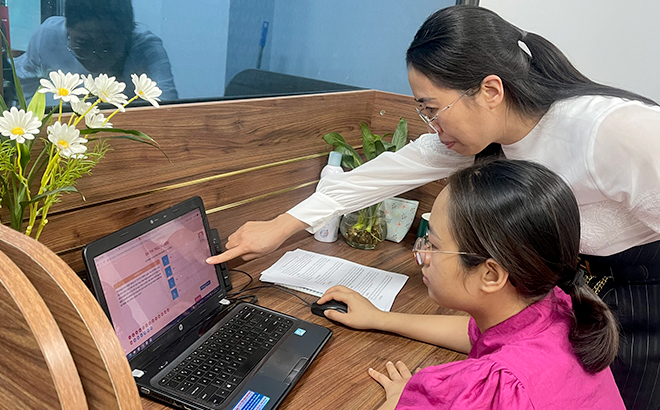 Cán bộ, đảng viên Đảng bộ Văn phòng UBND tỉnh tích cực tham gia Cuộc thi trực tuyến tìm hiểu về “Chuyển đổi số và nâng cao chỉ số hạnh phúc cho người dân Yên Bái” năm 2023.