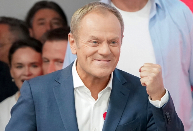 Ông Donald Tusk phát biểu trước người ủng hộ ngày 15/10, sau khi kết quả sơ bộ cho thấy liên minh của ông giành chiến thắng bầu cử.