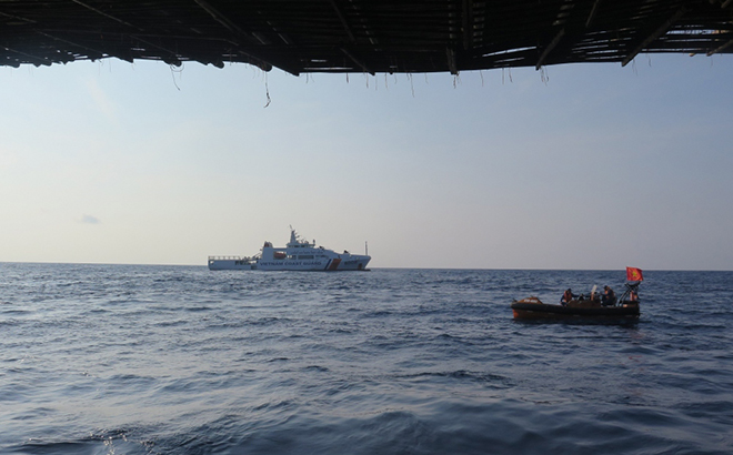 Tàu Cảnh sát biển kết thúc tìm kiếm cứu nạn tại khu vực xảy ra 2 vụ chìm tàu khiến 13 ngư dân Quảng Nam mất tích.