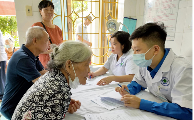Hoạt động khám chữa bệnh của Trung tâm Y tế thành phố  Yên Bái ngày càng đổi mới, được người dân tin tưởng, đến khám và trải nghiệm các dịch vụ chăm sóc sức khỏe ban đầu