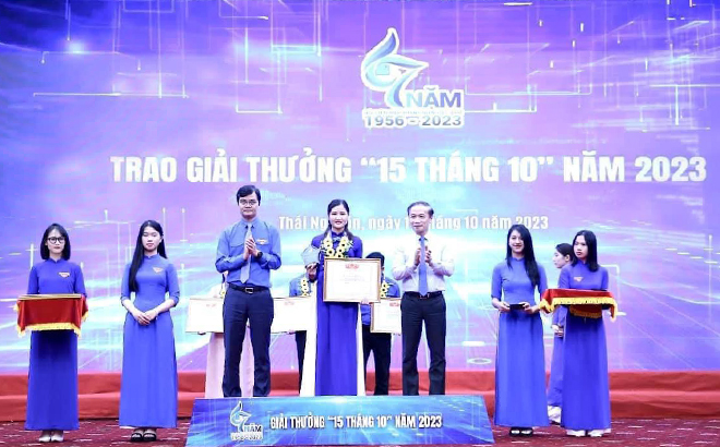 Nữ thủ lĩnh thanh niên Hoàng Thị Hồng Thương vinh dự nhận Giải thưởng 