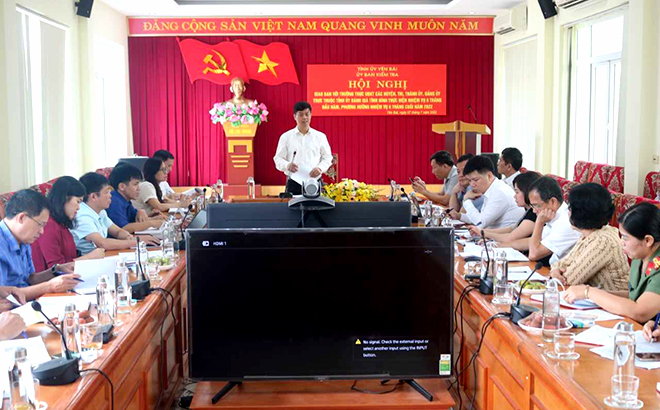 Đồng chí Nguyễn Minh Toàn - Ủy viên Ban Thường vụ, Chủ nhiệm UBKT Tỉnh ủy phát biểu chỉ đạo Hội nghị triển khai nhiệm vụ công tác kiểm tra, giám sát năm 2023.