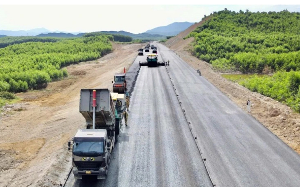 Thi công dự án đường cao tốc bắc-nam đoạn Vân Phong-Nha Trang.