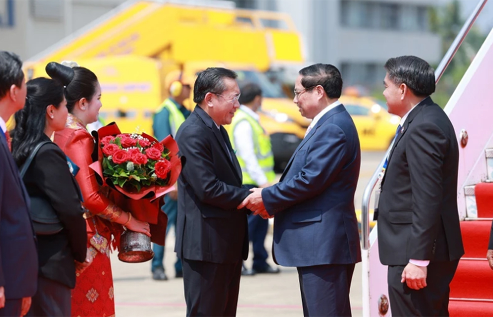 Lễ đón Thủ tướng Phạm Minh Chính đến thủ đô Viêng Chăn (Lào), bắt đầu chuyến tham dự Hội nghị Cấp cao ASEAN lần thứ 44 và 45.