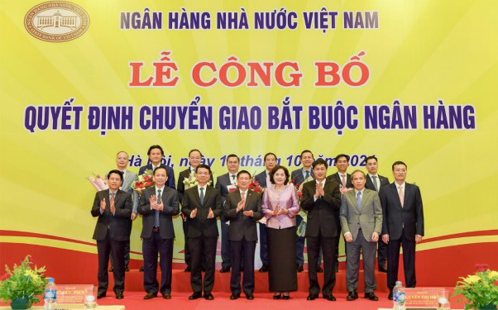 Phó Thủ tướng Hồ Đức Phớc cùng Ban Lãnh đạo Ngân hàng Nhà nước trong lễ chuyển giao