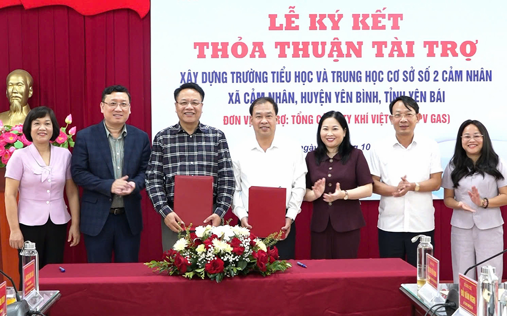 Tổng Công ty Khí Việt Nam ký kết hỗ trợ xây dựng Trường TH&THCS số 2 Cảm Nhân với UBND huyện Yên Bình.