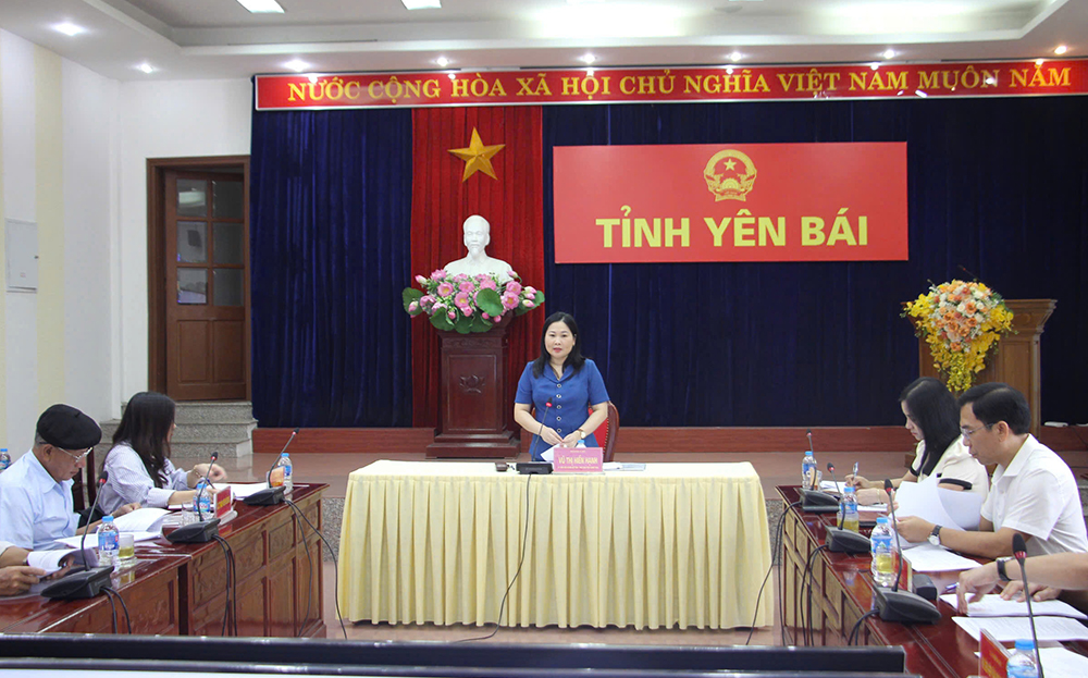 Comrade Vu Thi Hien Hanh – Vice Chairwoman of the Provincial People's Committee and Chairwoman of the Provincial Appraisal Council, delivering the conclusion of the meeting.