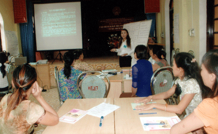 Hội viên phụ nữ phường Yên Thịnh, thành phố Yên Bái được tập huấn kỹ thuật trồng trọt, góp phần từng bước vươn lên thoát nghèo.
(Ảnh: Đức Toàn)
