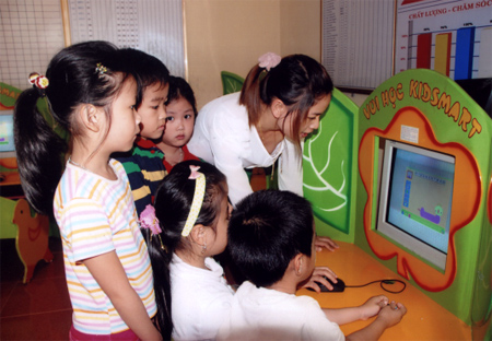 Chương trình tin học Kidsmart đã được Trường Mầm non Bình Minh (thị trấn Yên Bình) đưa vào giảng dạy.