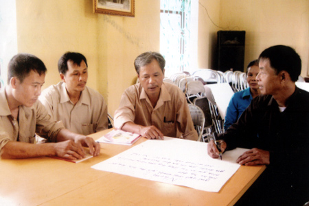 Lớp tập huấn phòng, chống BLGĐ cho nam giới tại xã Tân Thịnh (thành phố Yên Bái).