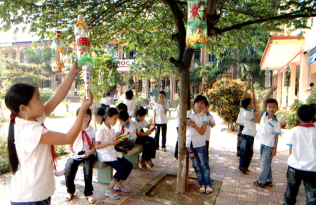 Học sinh Trường tiểu học Nguyễn Trãi, thành phố Yên Bái vui chơi và học tập trong 